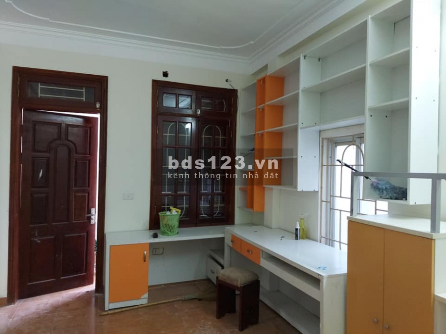 Bán nhà riêng ngõ 3 Nguyễn Văn Huyên, lô góc, ô tô đỗ cửa, giá bán 4.6 tỷ