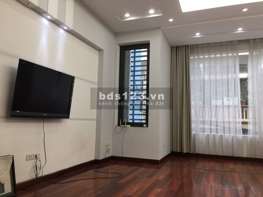 Nhà mặt ngõ 80 Chùa Láng, view hồ, garage oto, sổ đỏ chính chủ giá bán 16 tỷ