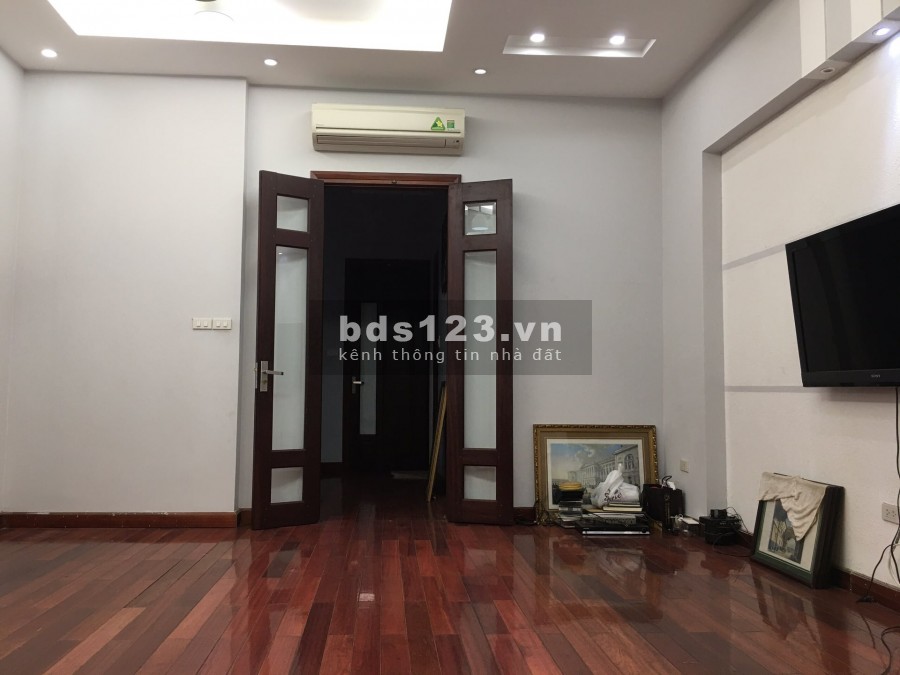 Nhà mặt ngõ 80 Chùa Láng, view hồ, garage oto, sổ đỏ chính chủ giá bán 16 tỷ
