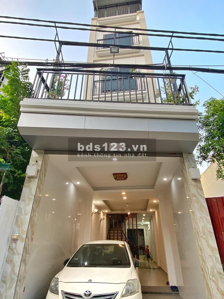Bán nhà đẹp phố Hồng Tiến, ô tô 7 chỗ vào nhà, view thoáng trước sau, 5 tầng đúc kiên cố