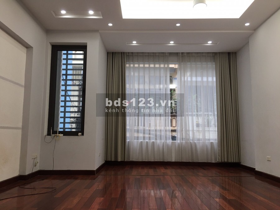 Nhà mặt ngõ 80 Chùa Láng, view hồ, garage oto, sổ đỏ chính chủ giá bán 16 tỷ