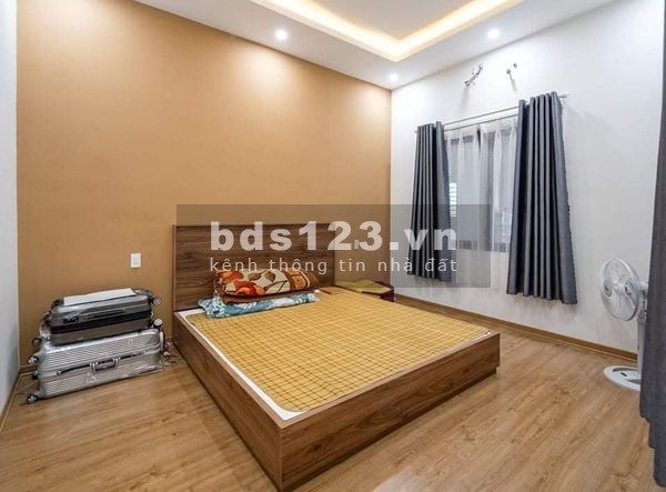Cần bán gấp trong ngày nhà phố Cự Lộc quận Thanh Xuân Lô góc 15m ra ôtô 45m x 4T Giá 3,3 tỷ