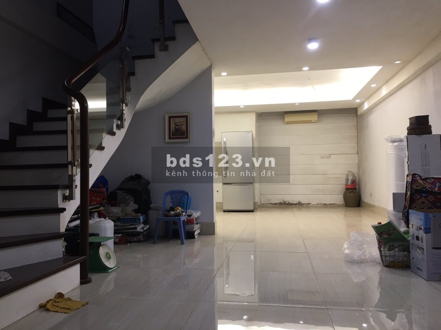Nhà mặt ngõ 80 Chùa Láng, view hồ, garage oto, sổ đỏ chính chủ giá bán 16 tỷ