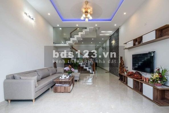 Cần bán gấp trong ngày nhà phố Cự Lộc quận Thanh Xuân Lô góc 15m ra ôtô 45m x 4T Giá 3,3 tỷ