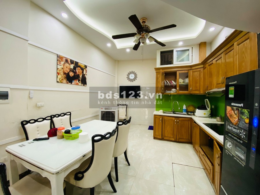 Bán nhà Lô Góc ngõ 43 Trung Kính nguyên căn 5 tầng, dt 50m2 giá nhỉnh 5 tỷ, lhcc