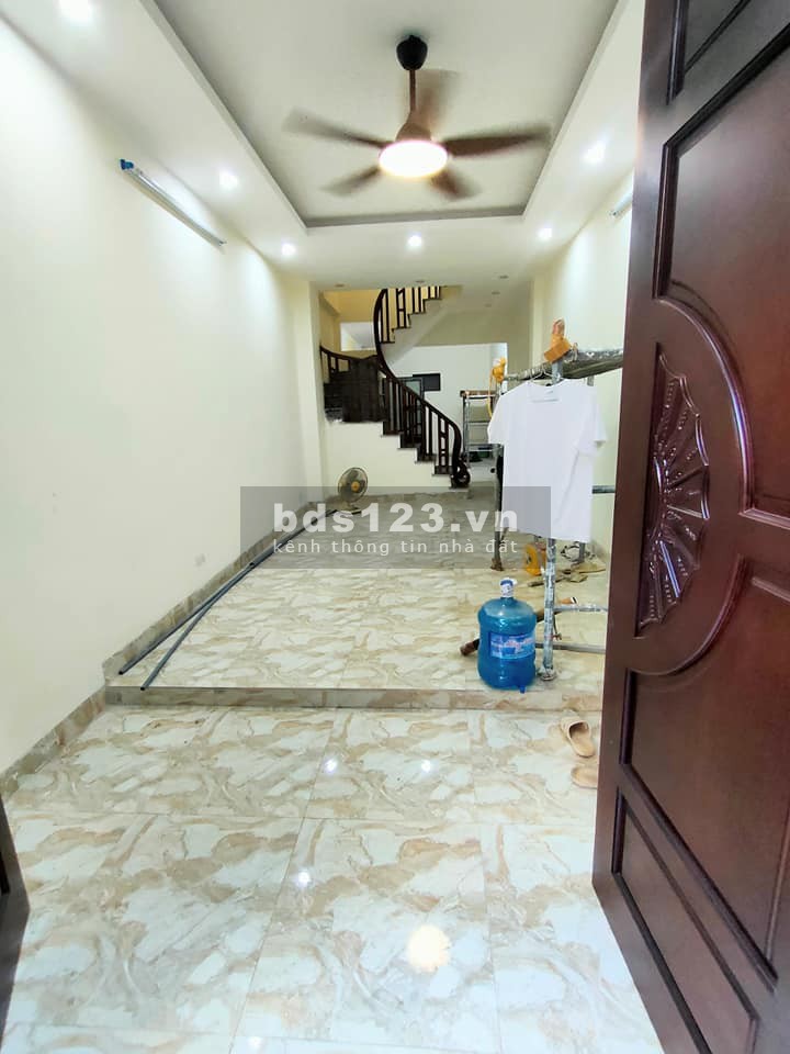 Bán Nhà Tân Mai 30m ô tô dt 39m2, 3 Tầng, mt 3m sổ đỏ chính chủ nở hậu giá nhỉnh 3 tỷ