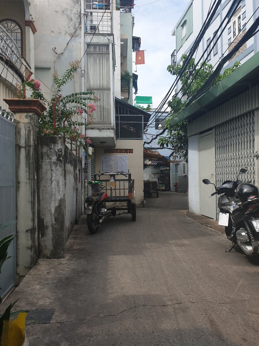 Bán nhà mặt phố Đường số 9 Phường 4 Quận 4 dt 153m2 2 tầng, giá 10.8 tỷ