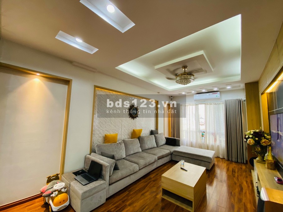 Bán nhà Lô Góc ngõ 43 Trung Kính nguyên căn 5 tầng, dt 50m2 giá nhỉnh 5 tỷ, lhcc