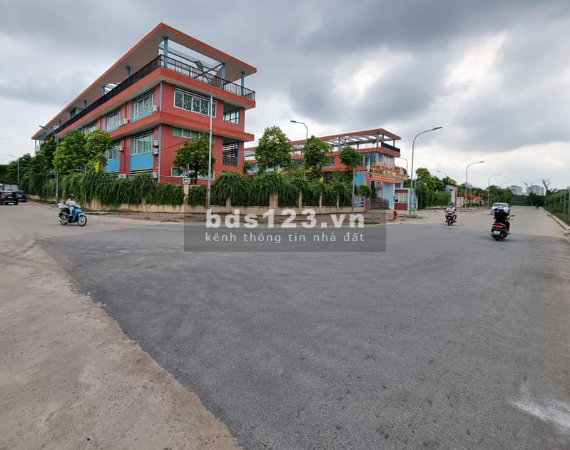 Đất đẹp Đức Thắng, Bắc Từ Liêm, 35m2, ngõ 3m, 30m bãi gửi Ôtô, 1.95 tỷ. LH: 094.111.1357.
