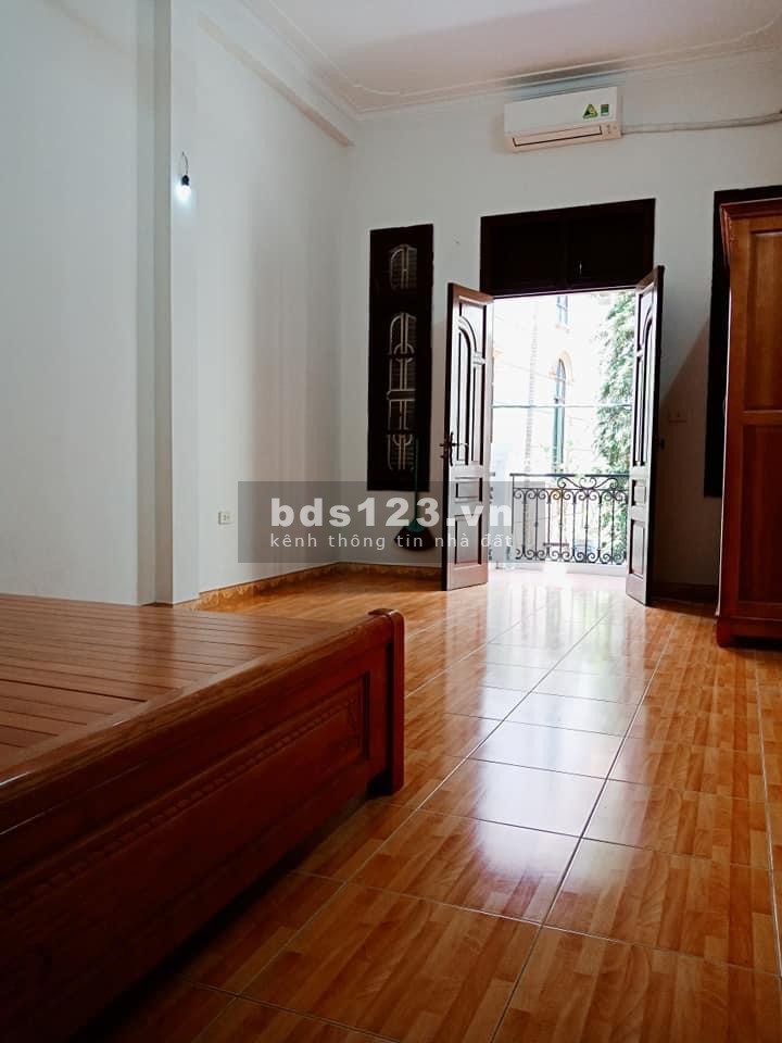 Nhà ngõ 135 Nguyễn Văn Cừ dt 66m2, 4 tầng thoáng trước sau, ô tô đỗ cửa