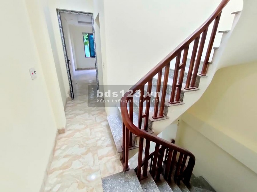 Bán Nhà Tân Mai 30m ô tô dt 39m2, 3 Tầng, mt 3m sổ đỏ chính chủ nở hậu giá nhỉnh 3 tỷ