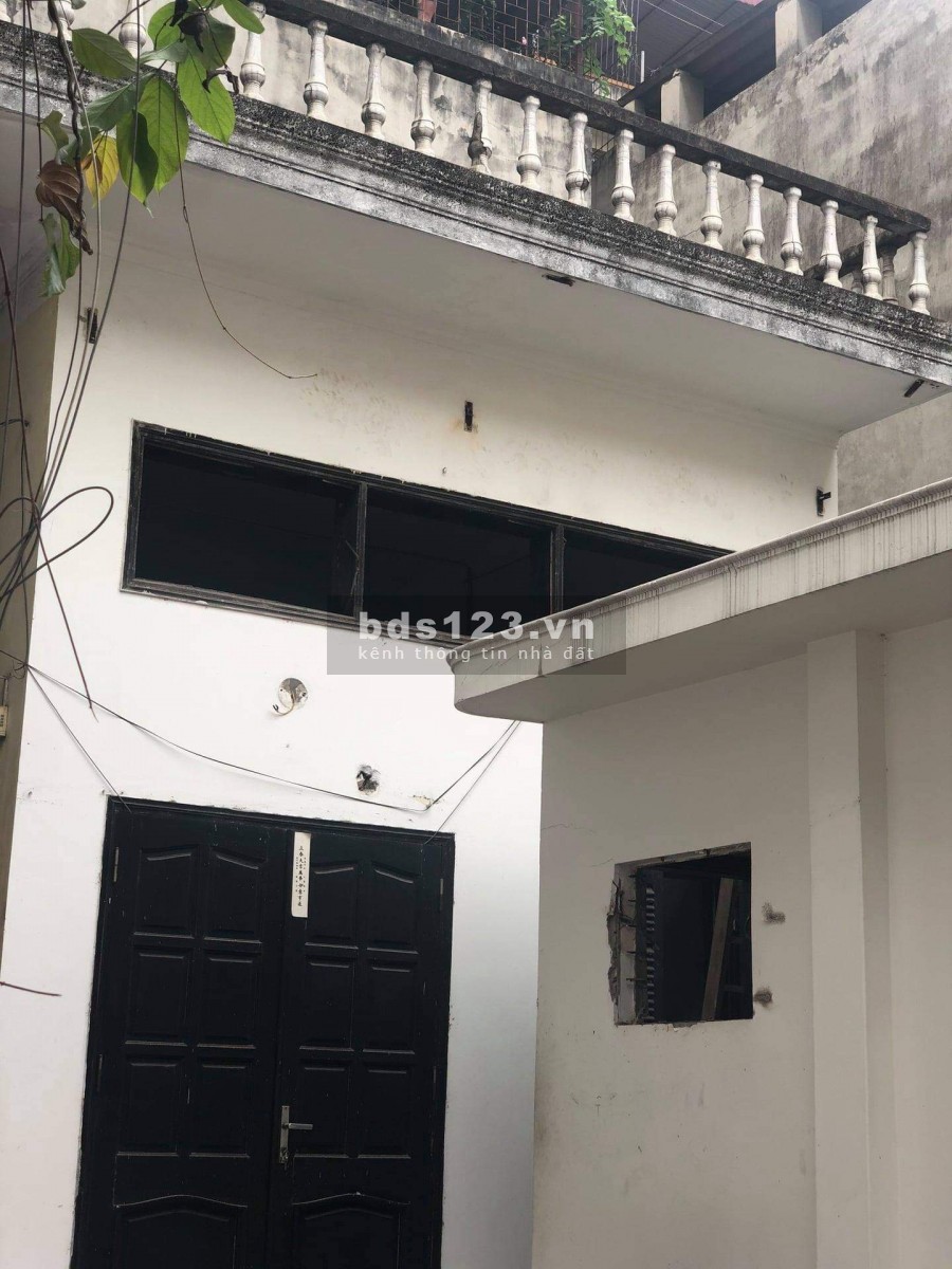 Bán nhà Lạc Long Quân, diện tích 103m2, vị trí gần Hồ Tây, giá hơn 60 triệu/m2