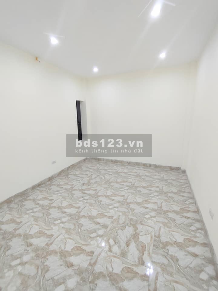 Bán Nhà Tân Mai 30m ô tô dt 39m2, 3 Tầng, mt 3m sổ đỏ chính chủ nở hậu giá nhỉnh 3 tỷ