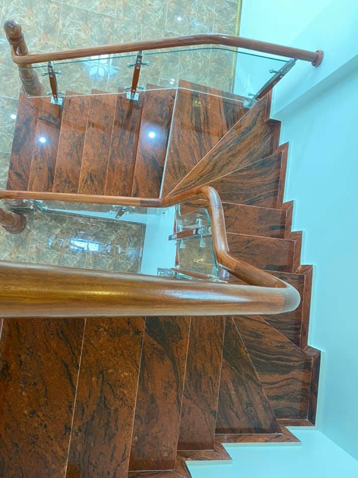 Bán nhà ngõ 603 Lạc Long Quân, Tây Hồ ngõ thông ô tô dt 42m2, 5 tầng, giá bán 6.1 tỷ