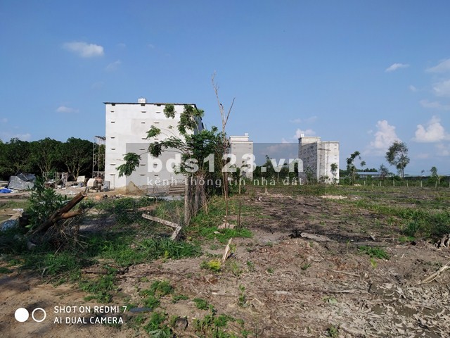 31,340m2 với 3 Mặt tiền gần 550m mặt đường xung quanh, Có tách bán lẻ theo yêu cầu.