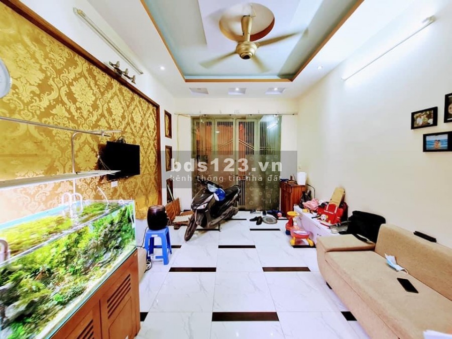 Bán nhà Nam Dư giá 2.5 tỷ, dt 30m2, 4 tầng, ô tô tránh nhau, ngõ thông thoáng đẹp