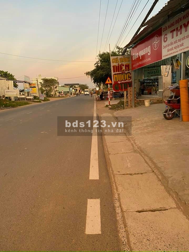 Ông anh vợ cần bán gấp lô đất 135m2 ngay chợ Phú Hoà Đông, giáp Tỉnh Lộ 15 chỉ 1,95 tỷ