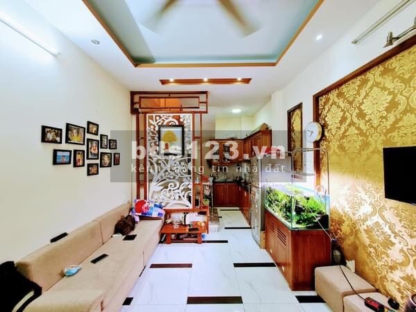 Bán nhà Nam Dư giá 2.5 tỷ, dt 30m2, 4 tầng, ô tô tránh nhau, ngõ thông thoáng đẹp