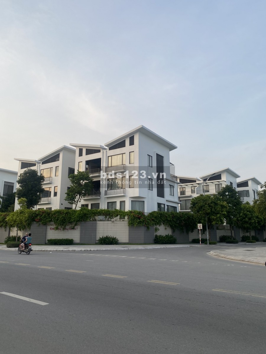 Cần bán gấp-Giảm hẳn 300 triệu Đất Ngọc Thụy diện tích sử dụng 55m2 mặt tiền 5m.