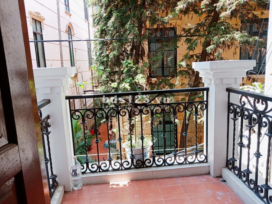 Nhà ngõ 135 Nguyễn Văn Cừ dt 66m2, 4 tầng thoáng trước sau, ô tô đỗ cửa