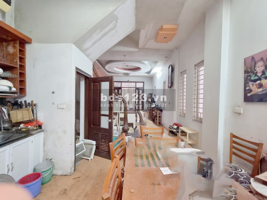 Bán nhà Phố Hào Nam, Đống Đa, DT 62m2 x 5 tầng, mặt tiền 4.5m, giá 3.95 tỷ.