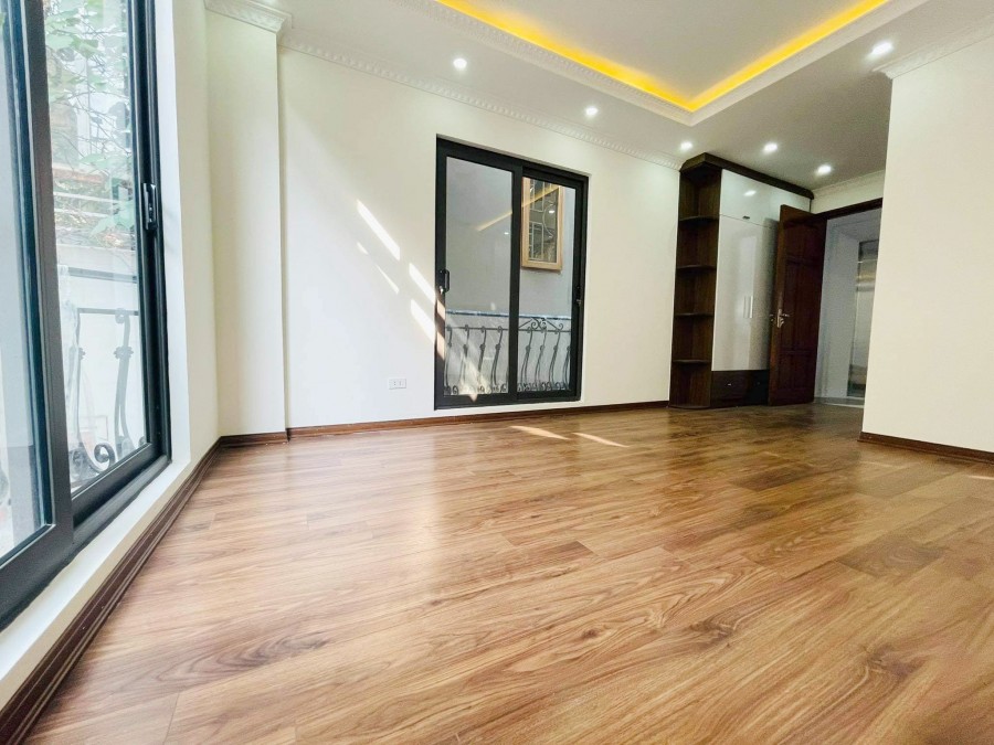 Bán nhà Hoàng Đạo Thành 6 tầng thang máy, 40m2, căn góc, gần phố nhỉnh 5 tỷ