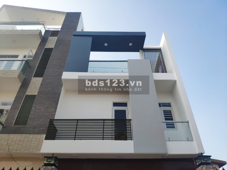 Cần bán nhà mặt tiền đường Đòan Nguyễn Tuấn - Hưng Long, nhà đúc 2 tầng
