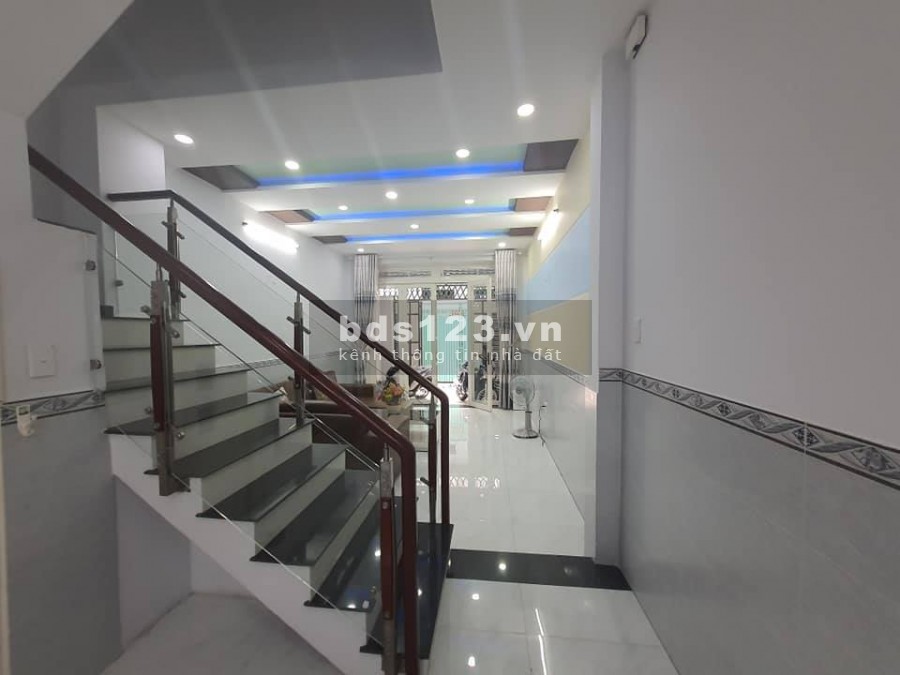 Bán nhà Lê Văn Quới diện tích 50m2 1trệt 3 lầu hẻm xe hơi giá rẻ Quận Bình Tân
