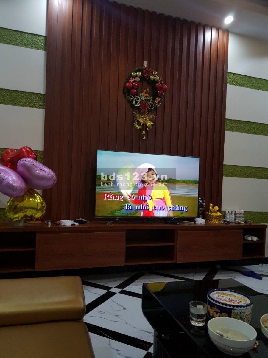 Bán nhà Cầu Giấy ngõ to nhà đẹp, tặng nội thất, giá hời, lh 0354488855