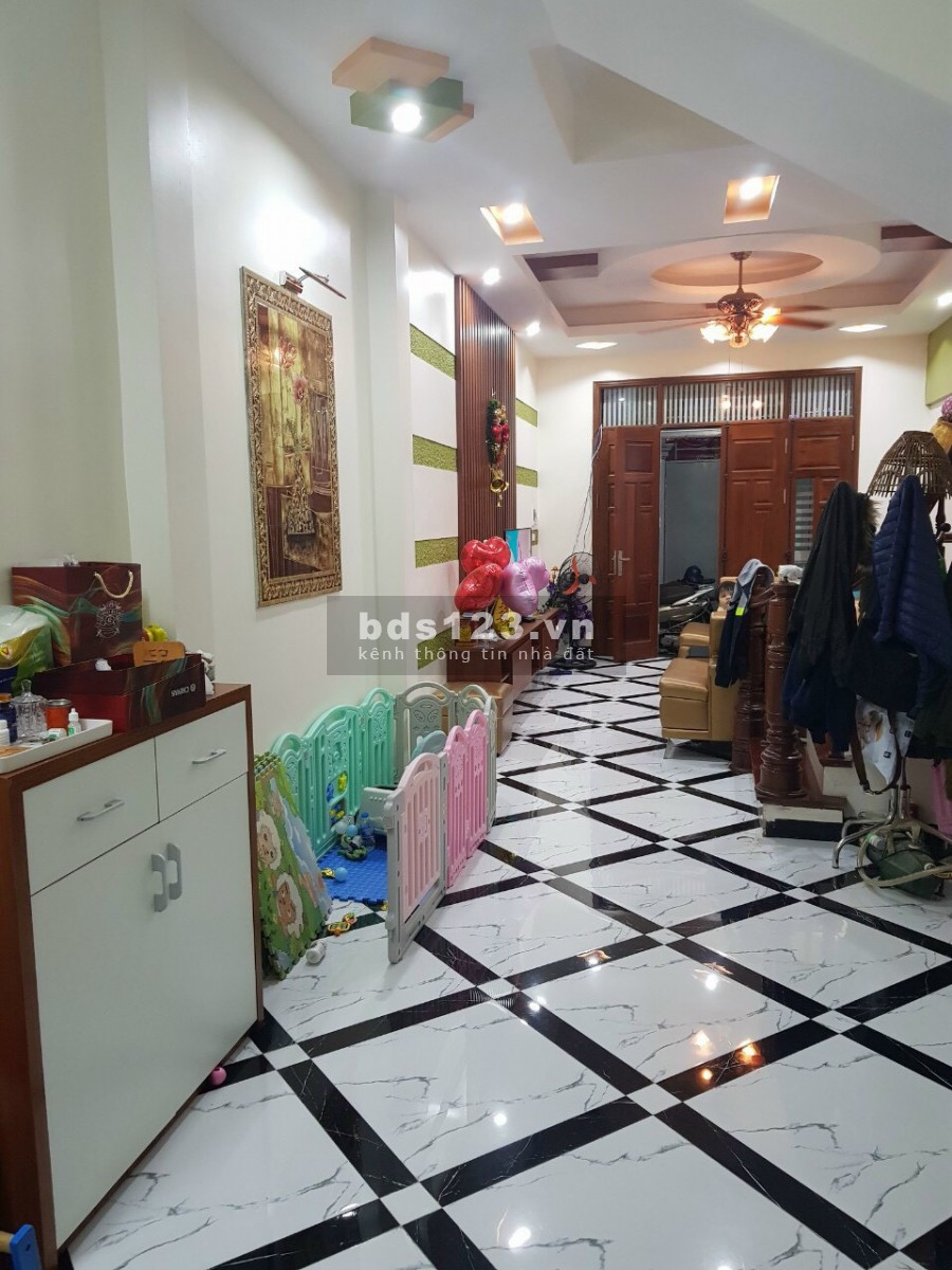 Bán nhà Cầu Giấy ngõ to nhà đẹp, tặng nội thất, giá hời, lh 0354488855