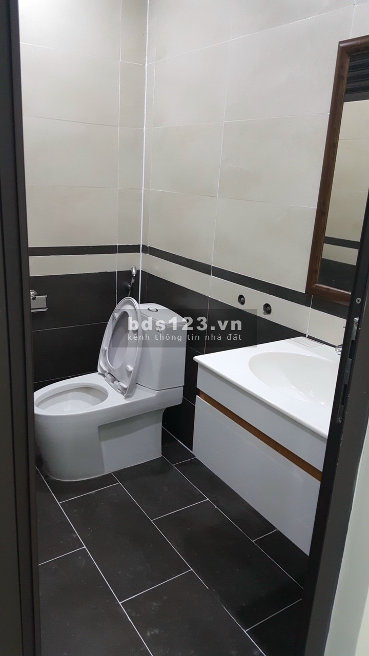 Cho thuê nhà KĐT mới Nam Trung Yên dtsd 300m2, mặt tiền 6m, giá 45tr