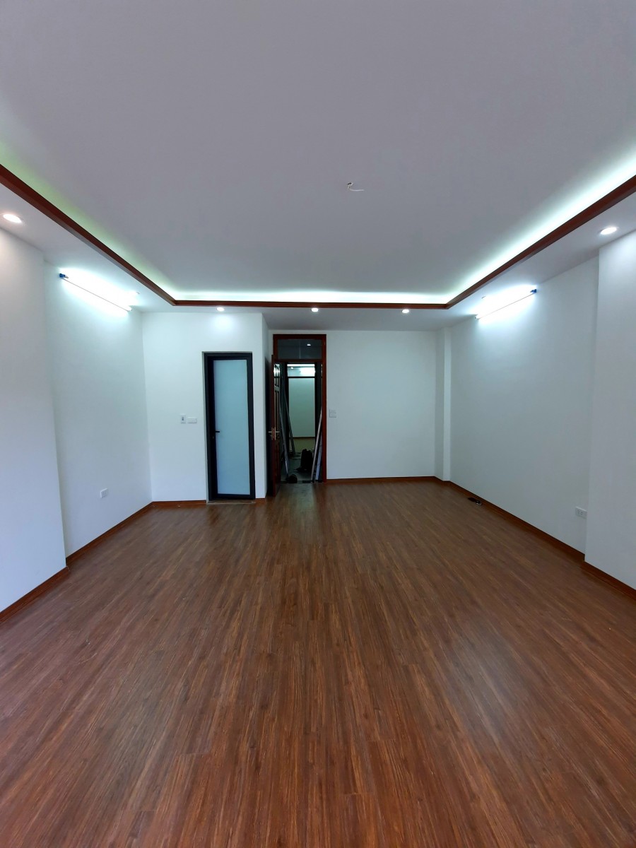 Bán nhà phân lô ngõ 147 Phố Tân Mai, ô tô vào nhà, 40m2, 5 tầng mới cực đẹp, gíá 6,6 tỷ