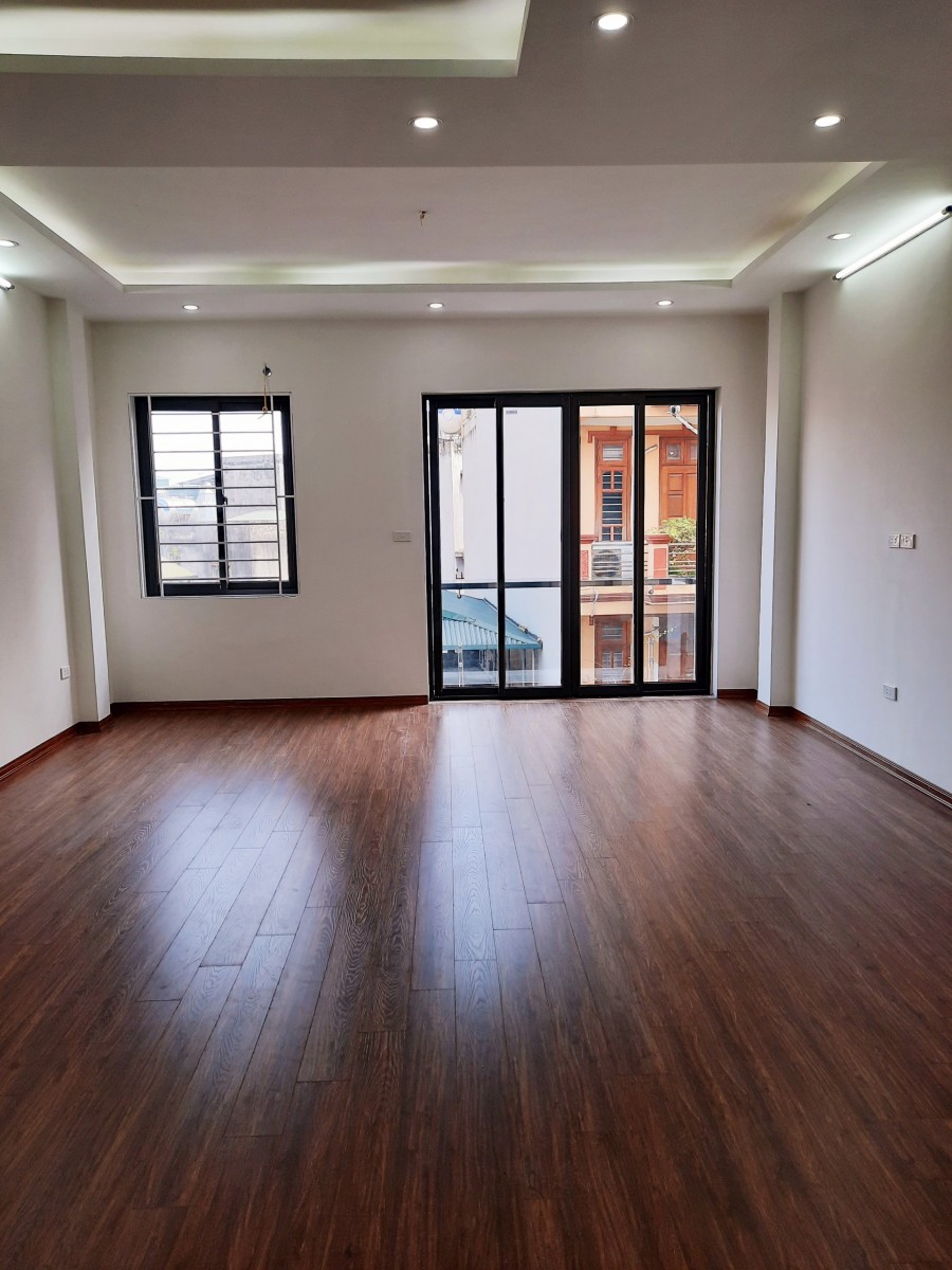 Bán nhà phân lô ngõ 147 Phố Tân Mai, ô tô vào nhà, 40m2, 5 tầng mới cực đẹp, gíá 6,6 tỷ
