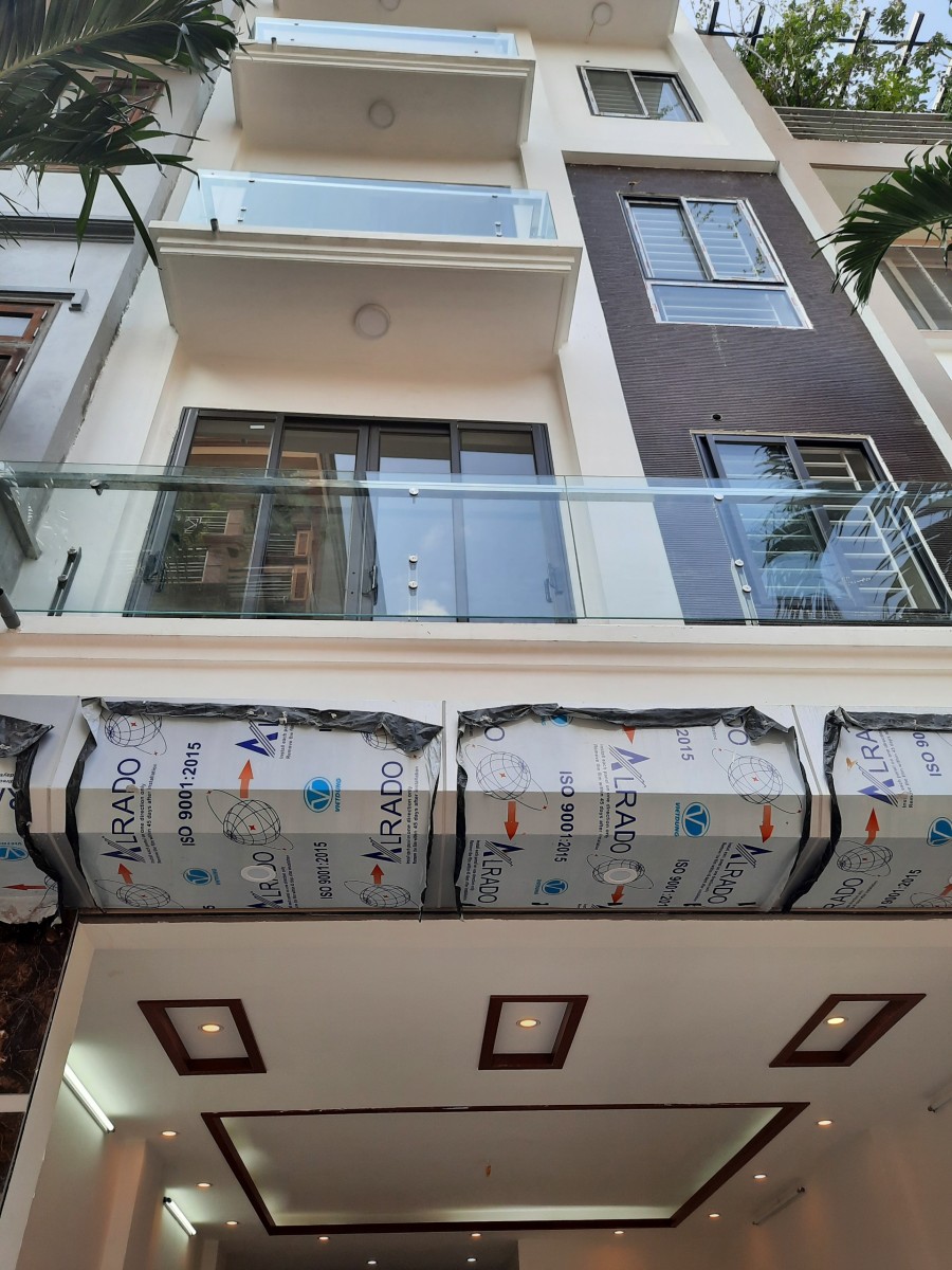 Bán nhà phân lô ngõ 147 Phố Tân Mai, ô tô vào nhà, 40m2, 5 tầng mới cực đẹp, gíá 6,6 tỷ