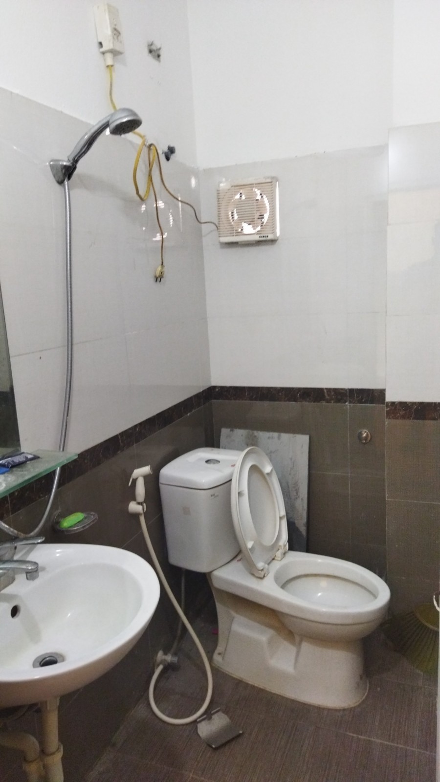 Cần tiền bán gấp nhà 3 tầng 2 thoáng ngay sau khu biệt thự An Khánh, giá tốt1,65 tỷ