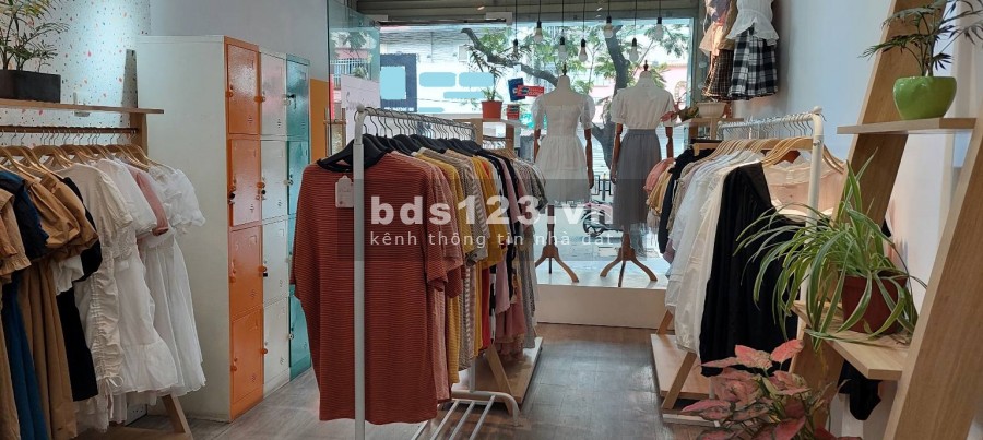 Bán nhà MP Chùa Bộc dt. 72m2 x 5 tầng mt 3,3m giá 37 tỷ. LH 0912442669