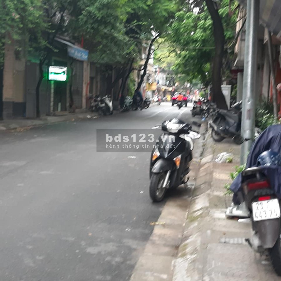 Bán nhà Lê Văn Lương, DT rộng, MT to, Vỉa hè, Ô tô tránh, KD sầm uất chỉ 14 tỷ. Lh 0902229291.