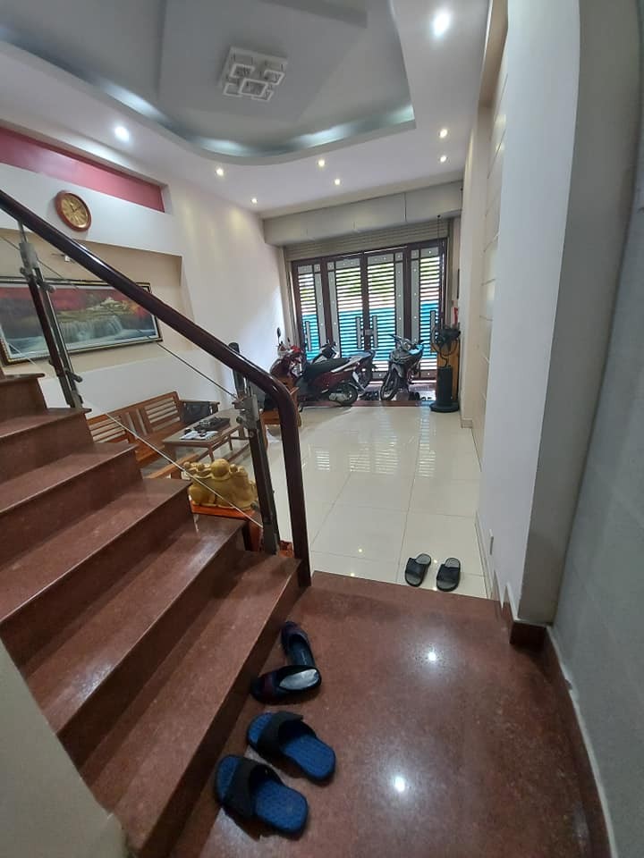 Nhà hẻm 9m mặt tiền kinh doanh chủ gấp bán dt 81m2, 3 tầng, giá 10.6 tỷ, phường 3, Gò Vấp