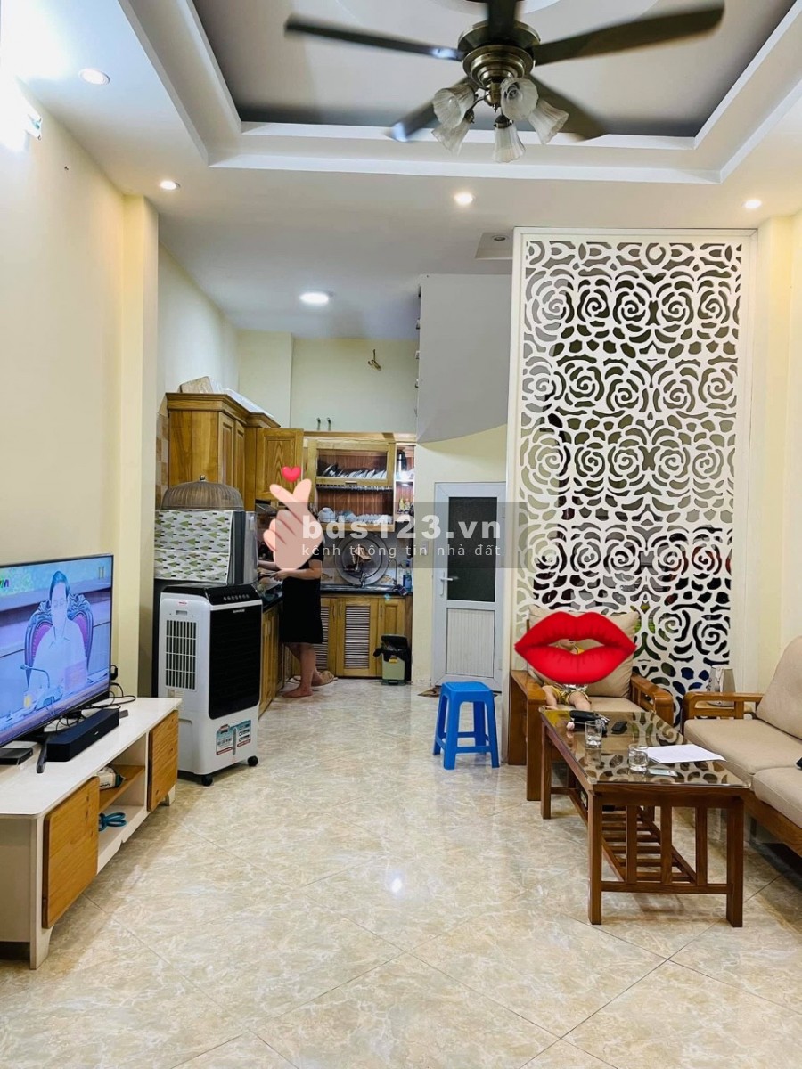 Nhà đẹp nguyên căn ở ngay Võ Chí Công dt 33m2 đúc 5 tầng giá 3.2 tỷ Cầu Giấy
