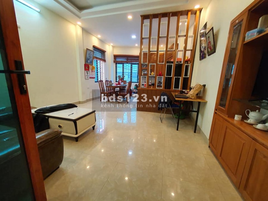Bán nhà Lê Trọng Tấn, ô tô tránh, kinh doanh đỉnh, khu dân cư đông đúc, 5 tầng kiên cố