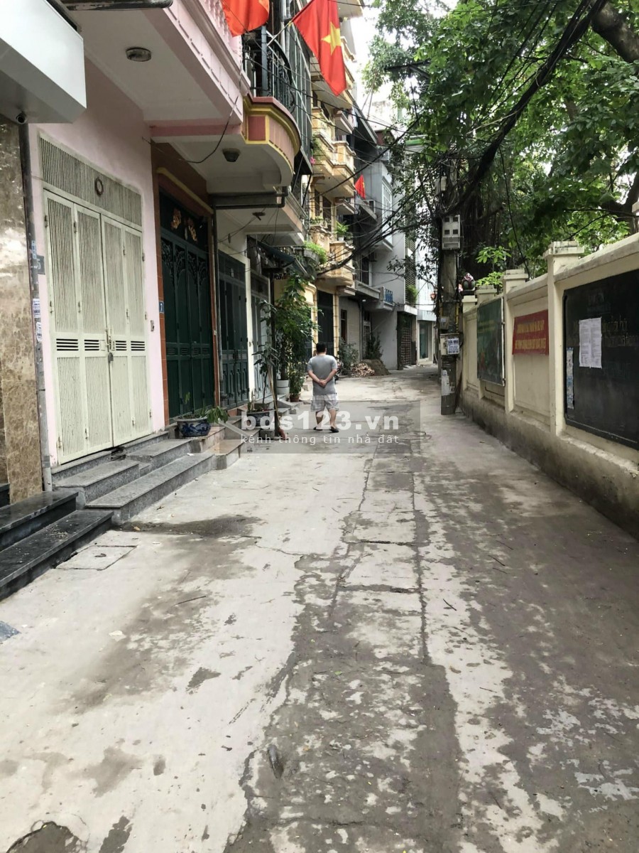 Bán đất Hoàng Hoa Thám, vị trí đắc đị, gần Lăng Bác, Hồ Tây, nhà cách 5m đỗ ô tô, dt 45m, giá hơn 2 tỷ