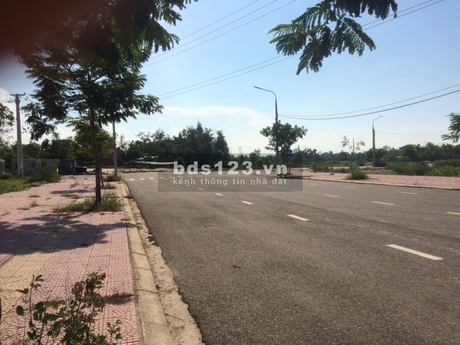 Đất có giấy tờ đầy đủ, hiện tại có 1 lô góc 2 mặt t iền giá cực tốt cho các nhà đầu tư