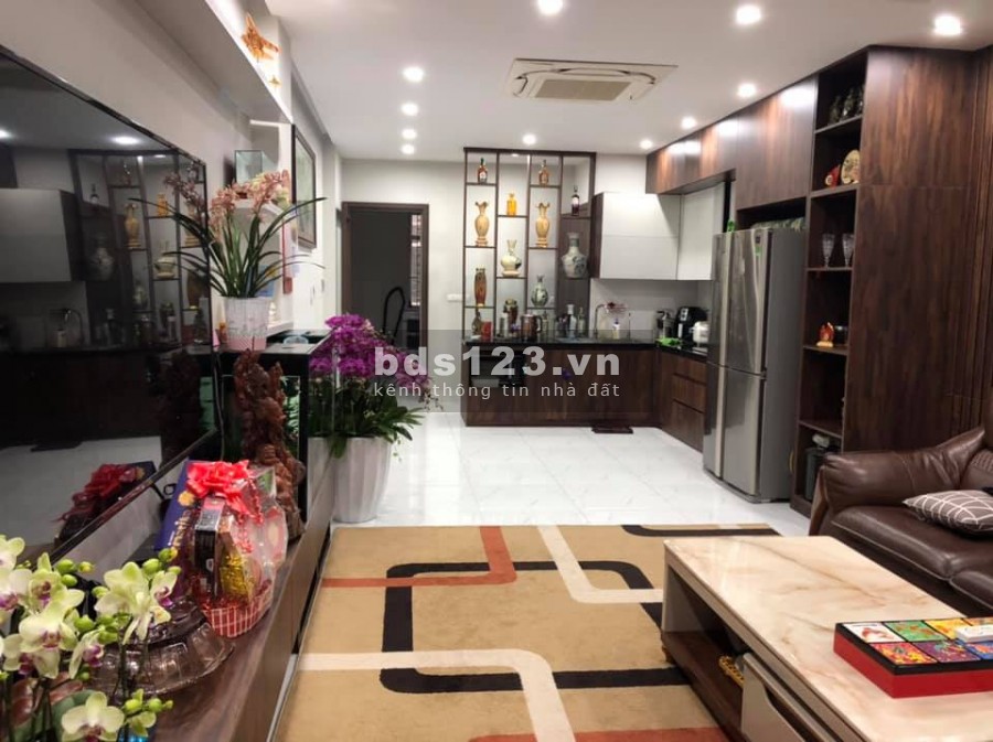 Nhà đẹp Tam Trinh, chắc chắn, ô tô tránh, vỉa hè, kd, khu vực đáng sống dt 70m2 nhỉnh 9 tỷ