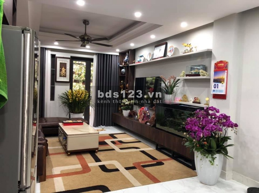 Nhà đẹp Tam Trinh, chắc chắn, ô tô tránh, vỉa hè, kd, khu vực đáng sống dt 70m2 nhỉnh 9 tỷ