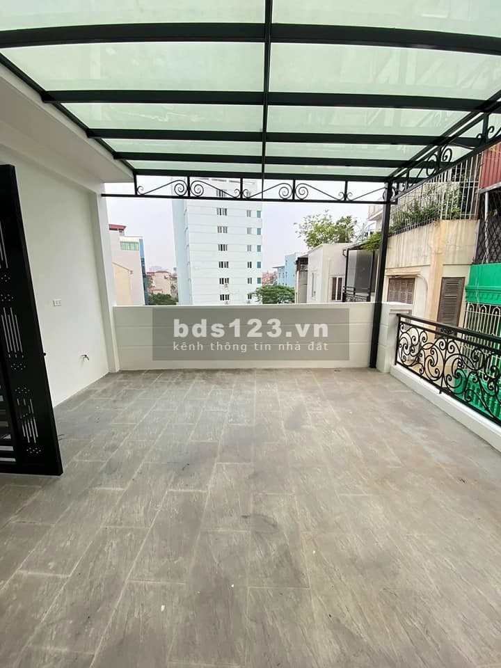 Bán nhà nguyên căn dt 71m2 5 tầng, tặng nội thất xịn, giá 8.2 tỷ, Cù Chính Lan, ô tô đỗ cửa