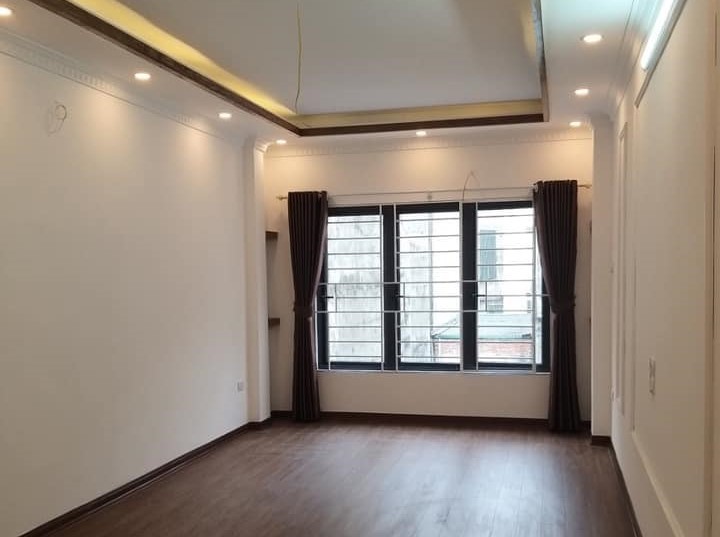Nhà ngõ rộng, ôtô vào nhà, đường Hoàng Mai, giá bán 5,8 tỷ, sổ sẵn