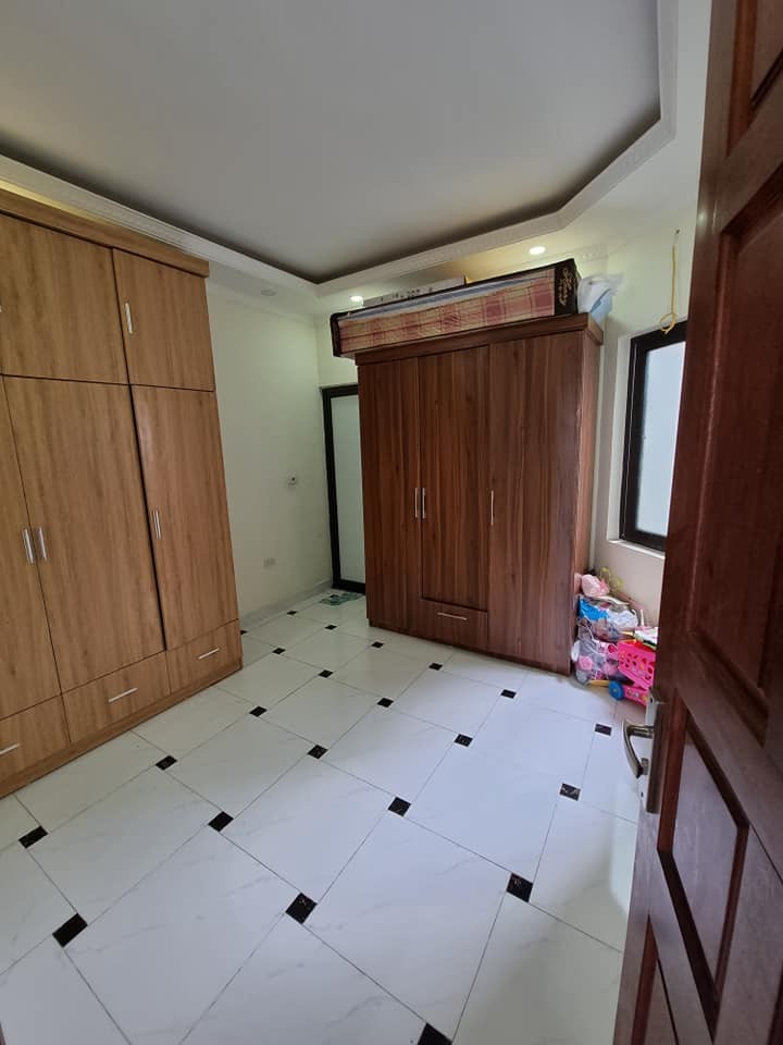 Bán nhà có gara 4.95 tỷ, nhà đẹp ở ngay Hồ Tùng Mậu, dt 34m2, 5 tầng tiện ích vô vàn