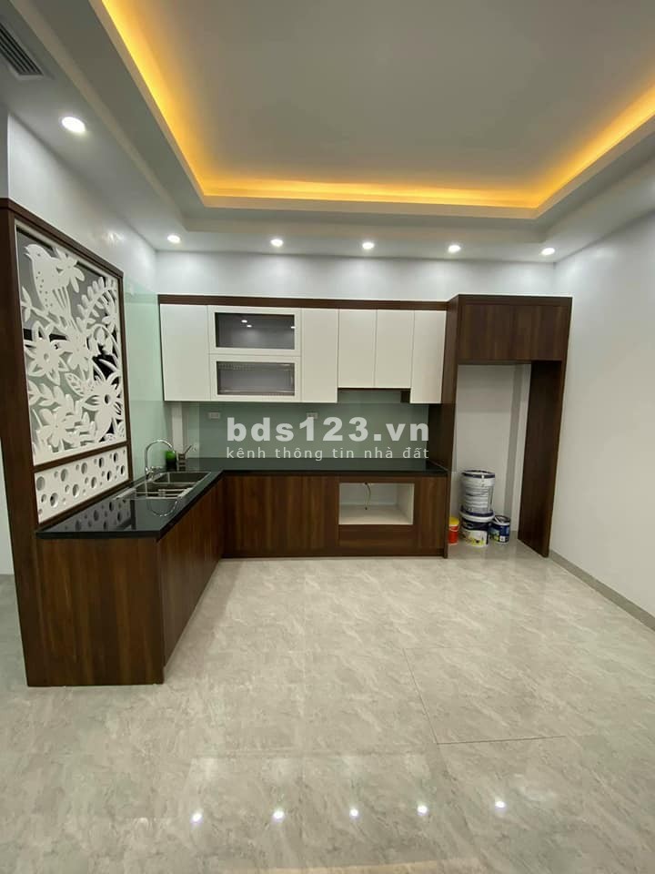 Bán nhà nguyên căn dt 71m2 5 tầng, tặng nội thất xịn, giá 8.2 tỷ, Cù Chính Lan, ô tô đỗ cửa