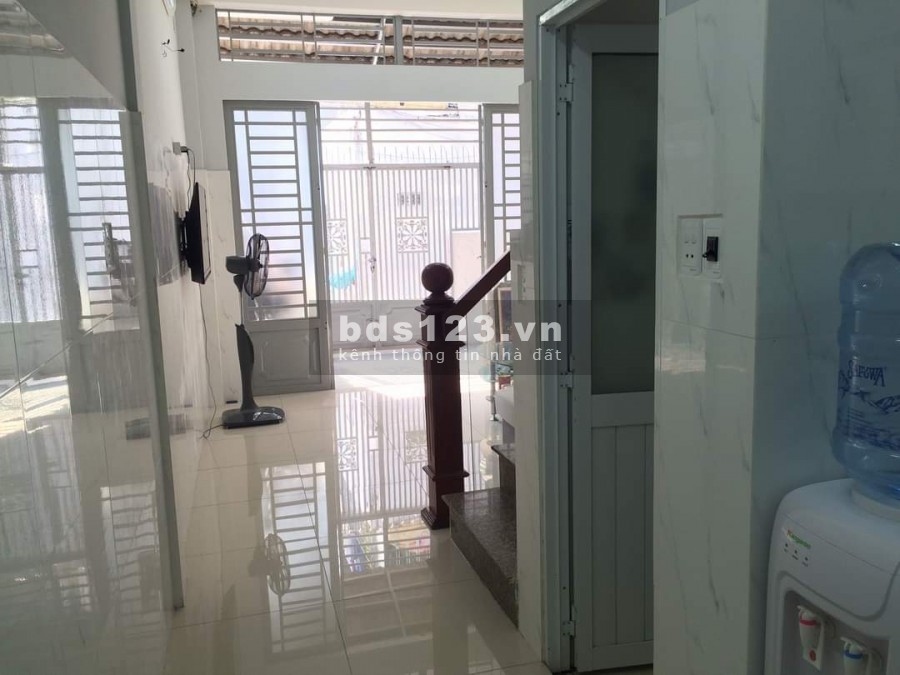 Bán nhà đường Nguyên Hồng, tặng toàn bộ nội thất giá 3.9 tỷ, pháp lí chuẩn