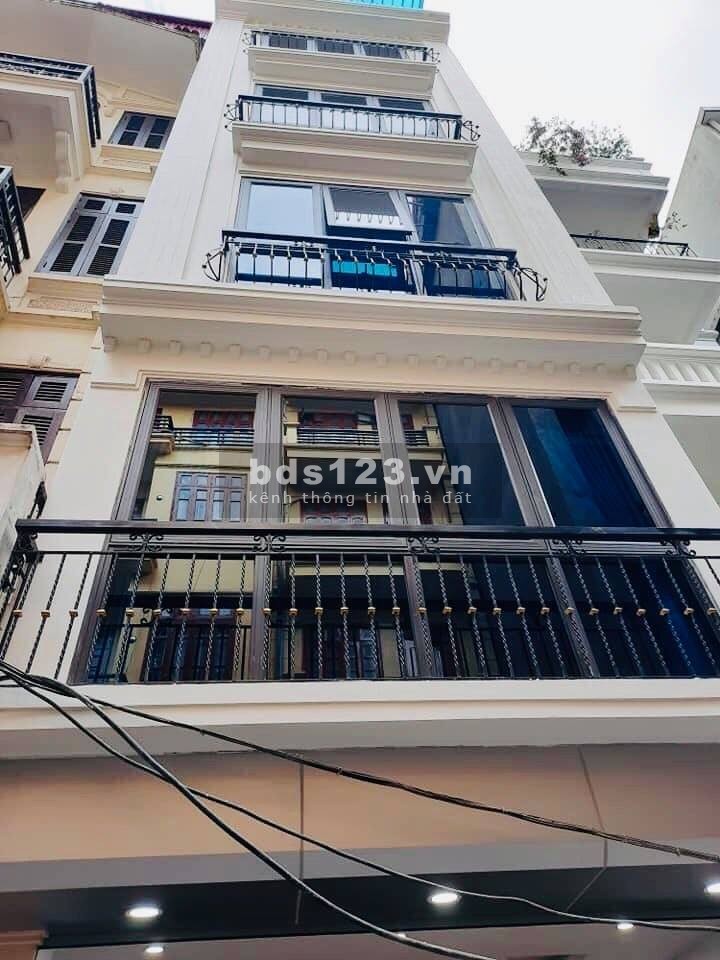 Phố Lê Văn Lương kinh doanh tốt gara ô tô 7 chỗ, dt 60m2, t 5m, giá quá hợp lí